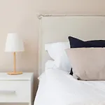 Sea Waves With Park View By Renters