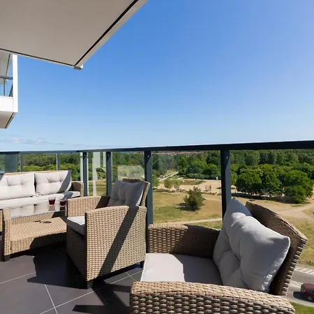 Sea Waves With Park View By Renters Apartment