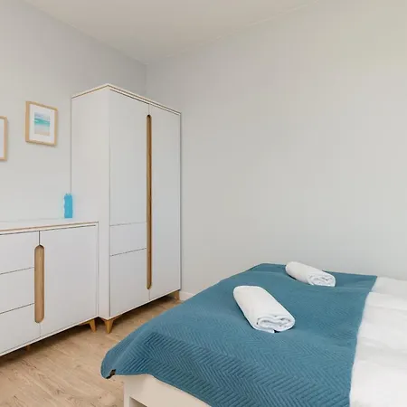 Sea Waves With Park View By Renters *