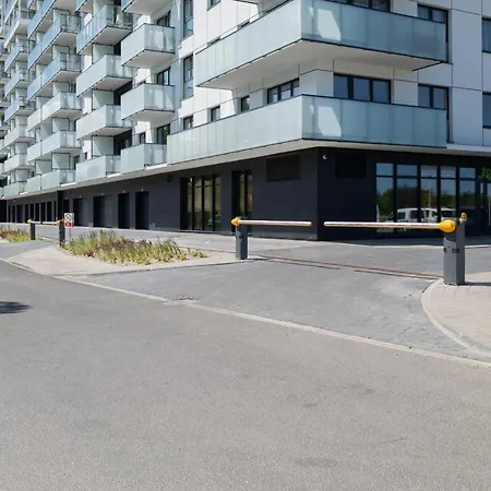Sea Waves With Park View By Renters *