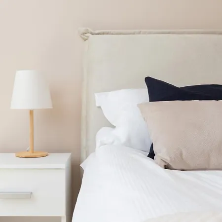 Sea Waves With Park View By Renters