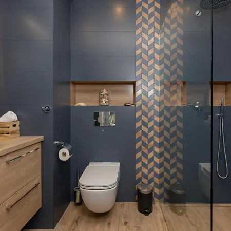 Sea Waves With Park View By Renters Apartment *