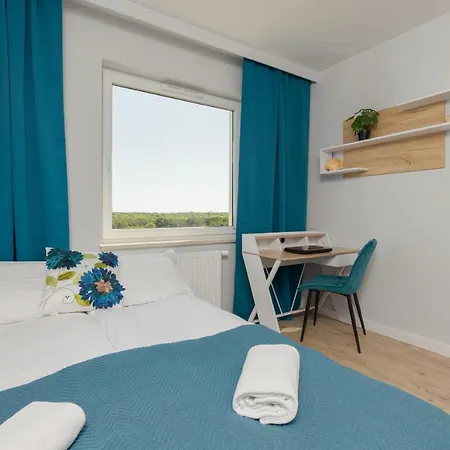 Sea Waves With Park View By Renters