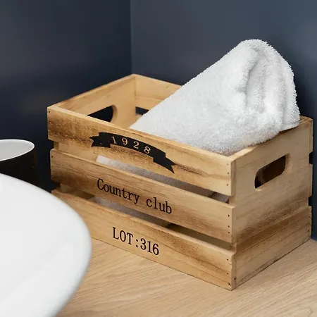 Sea Waves With Park View By Renters *