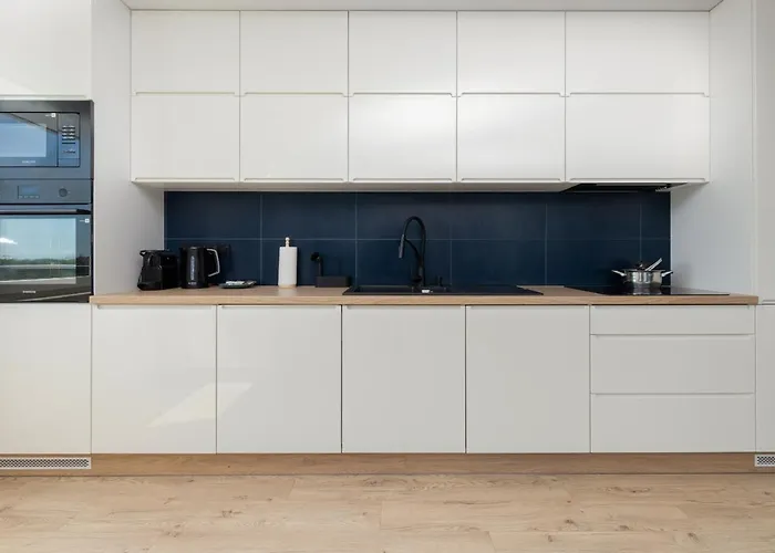 Sea Waves With Park View By Renters