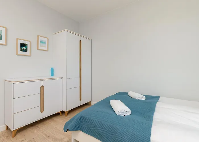 Sea Waves With Park View By Renters *