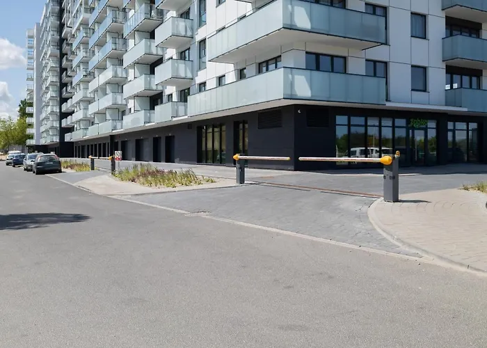 Sea Waves With Park View By Renters *