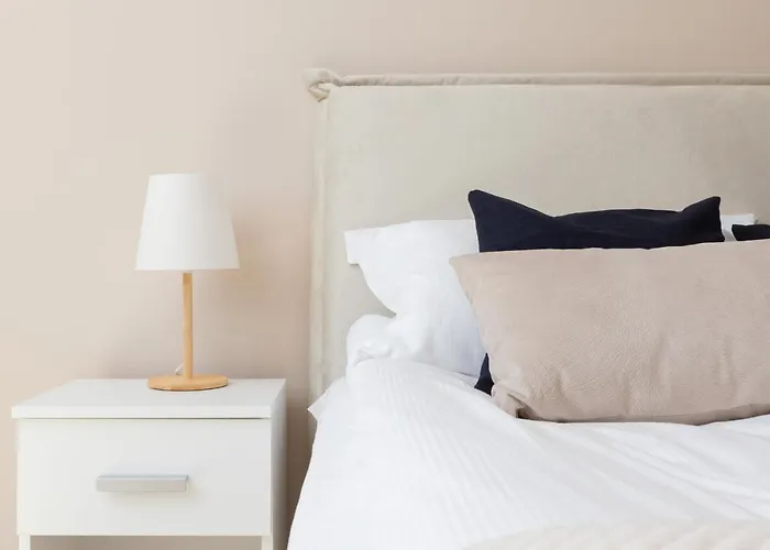 Sea Waves With Park View By Renters