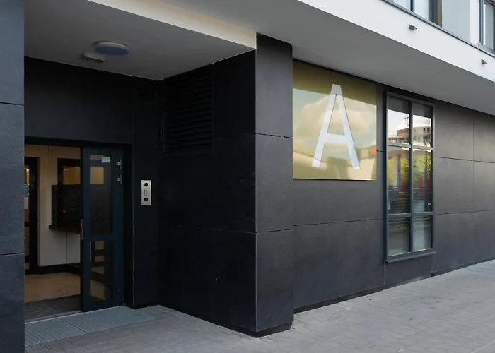 Sea Waves With Park View By Renters