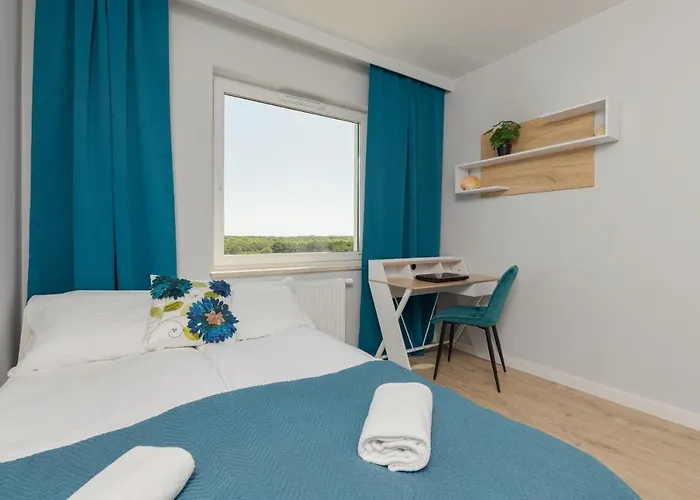 Sea Waves With Park View By Renters