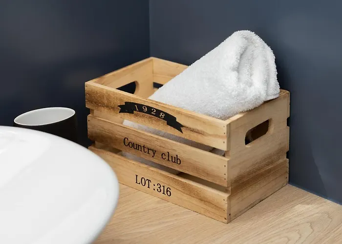 Sea Waves With Park View By Renters *